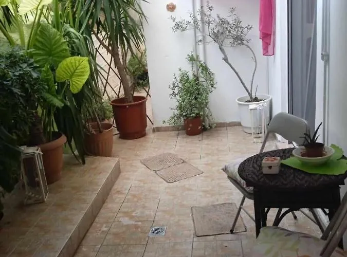 φιλόξενο σπίτι στο λουτράκι! Dom wakacyjny *