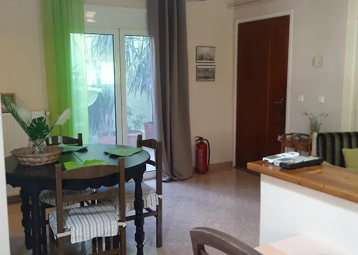 φιλόξενο σπίτι στο λουτράκι! Dom wakacyjny Loutráki