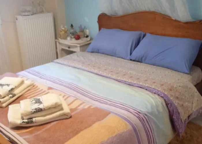 φιλόξενο σπίτι στο λουτράκι! Dom wakacyjny *